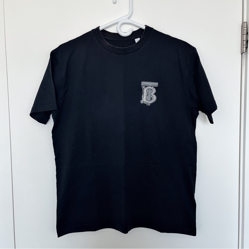 Burberry T-shirt Black Women EUC